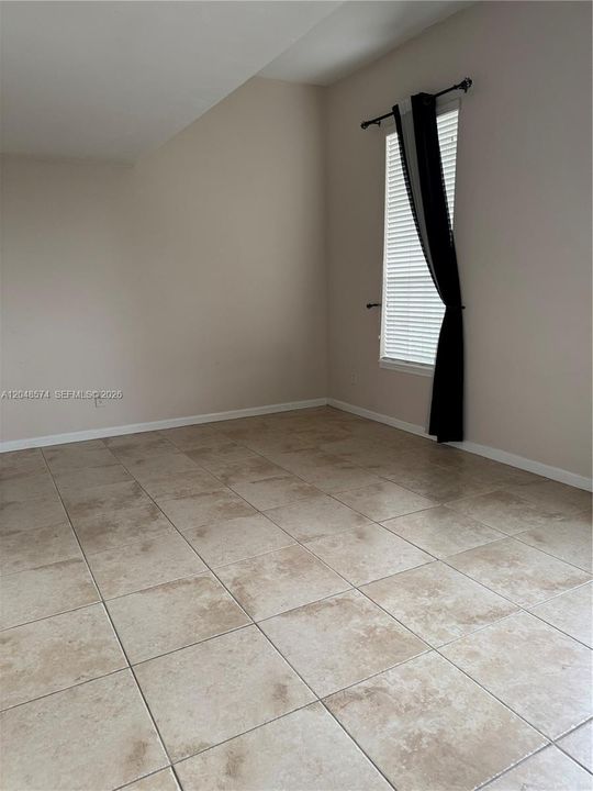 For Rent: $1,900 (1 beds, 1 baths, 696 Square Feet)