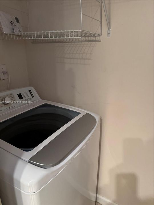 For Rent: $1,900 (1 beds, 1 baths, 696 Square Feet)