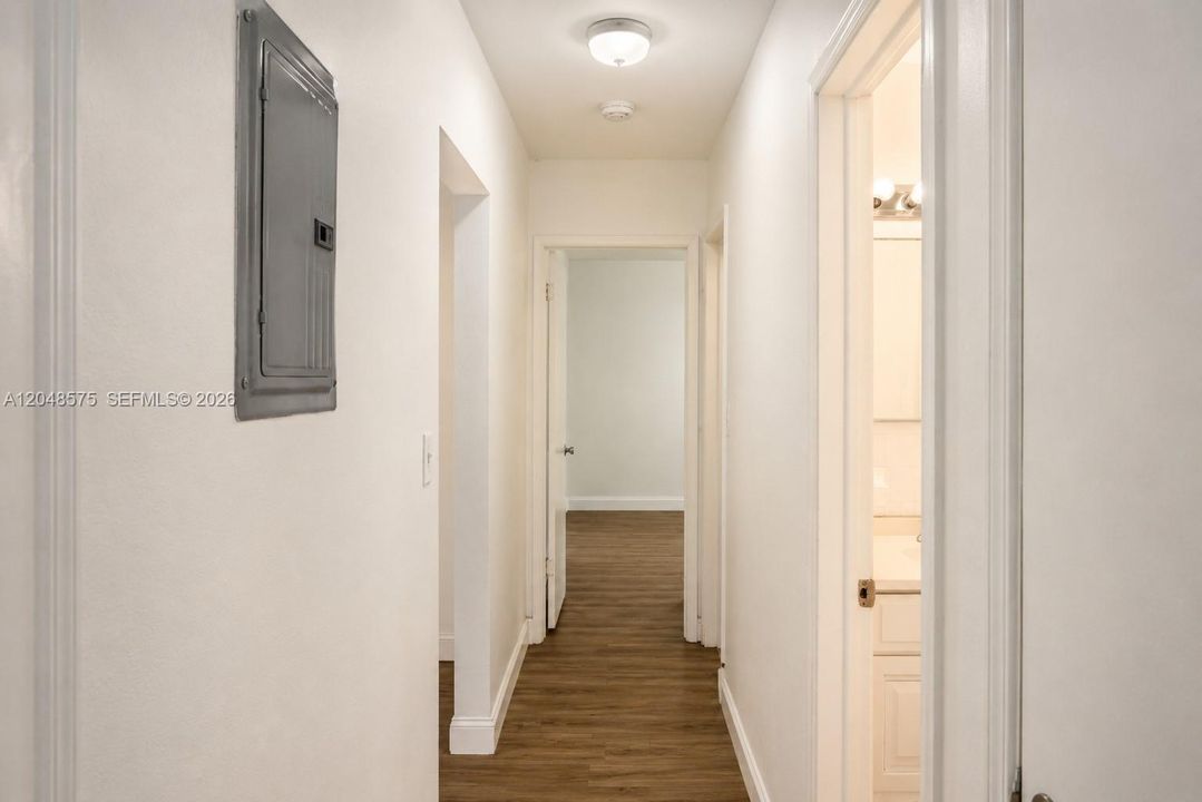 For Rent: $2,250 (2 beds, 1 baths, 818 Square Feet)