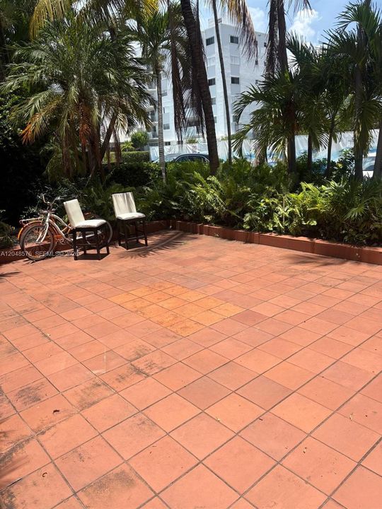 For Rent: $2,400 (2 beds, 2 baths, 5097 Square Feet)