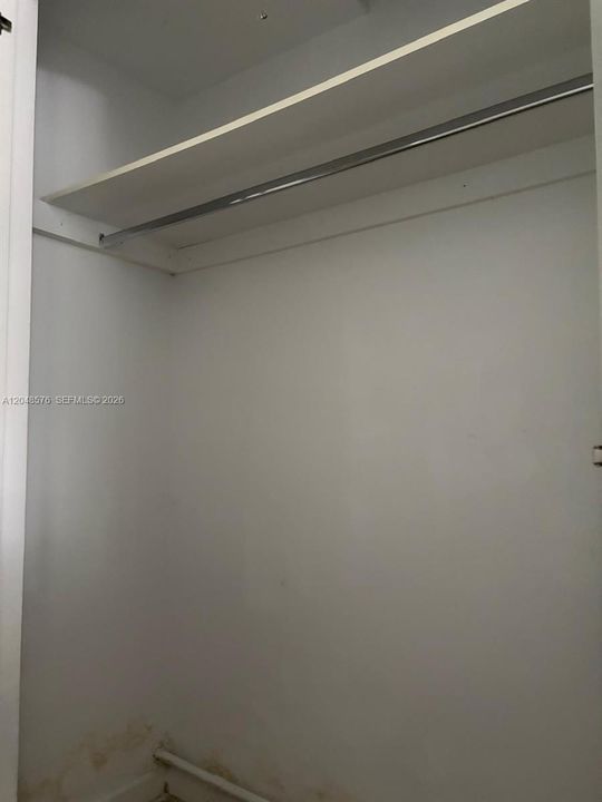 For Rent: $2,400 (2 beds, 2 baths, 5097 Square Feet)