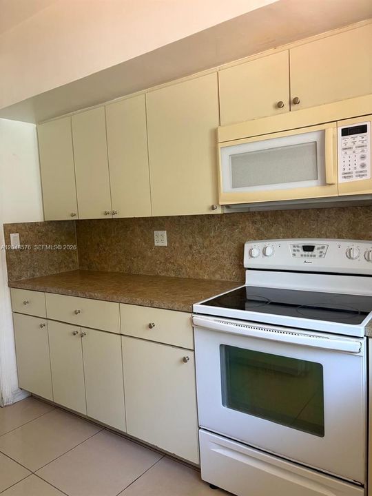 For Rent: $2,400 (2 beds, 2 baths, 5097 Square Feet)