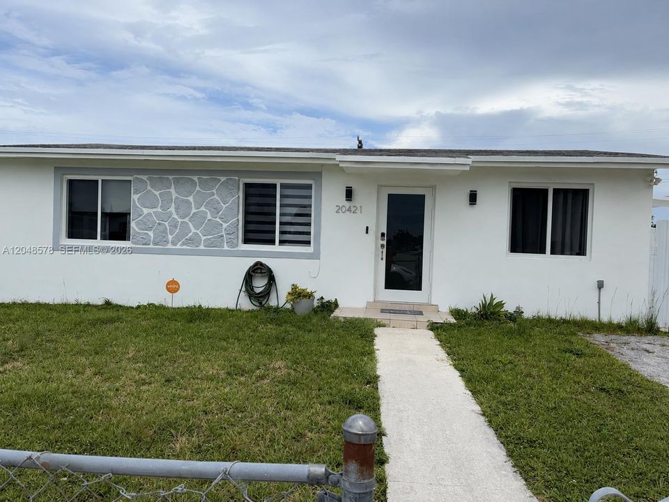 For Sale: $575,000 (3 beds, 1 baths, 1195 Square Feet)