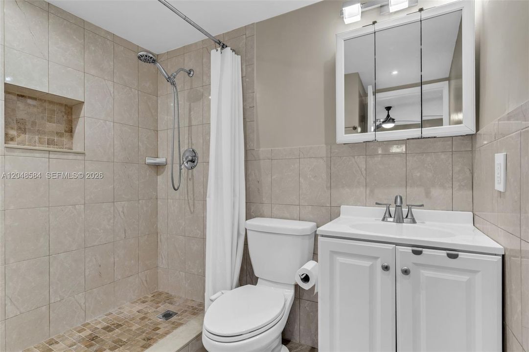 Principal bathroom