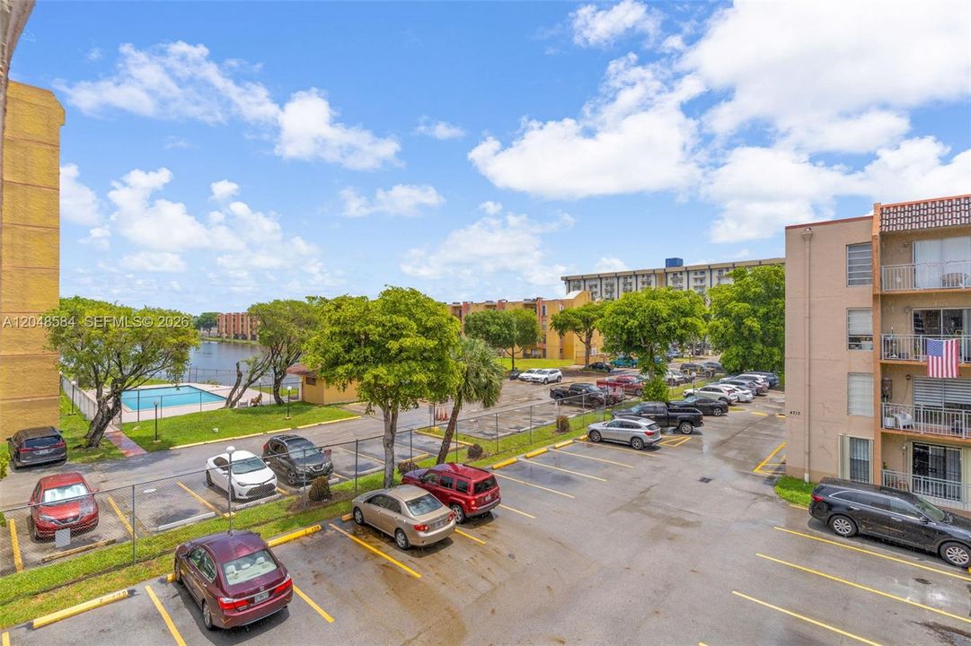 For Sale: $245,000 (2 beds, 2 baths, 782 Square Feet)