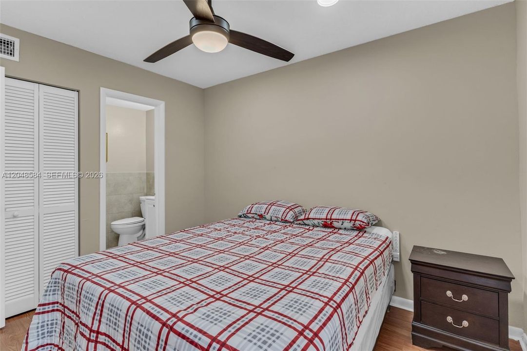 For Sale: $245,000 (2 beds, 2 baths, 782 Square Feet)