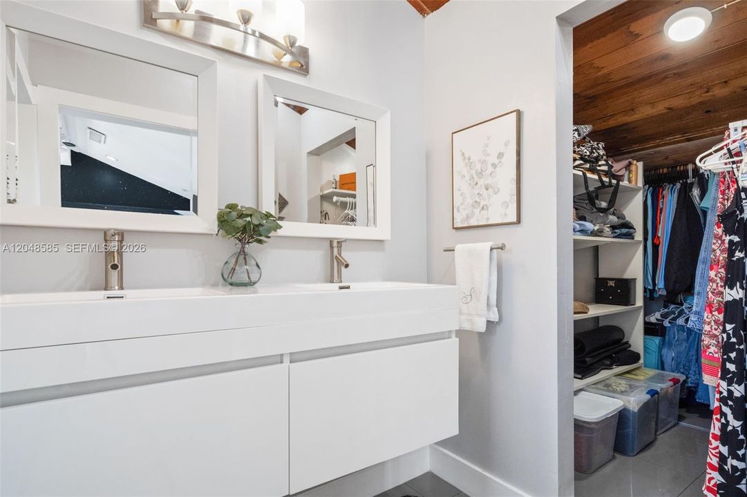 For Sale: $450,000 (3 beds, 2 baths, 1276 Square Feet)