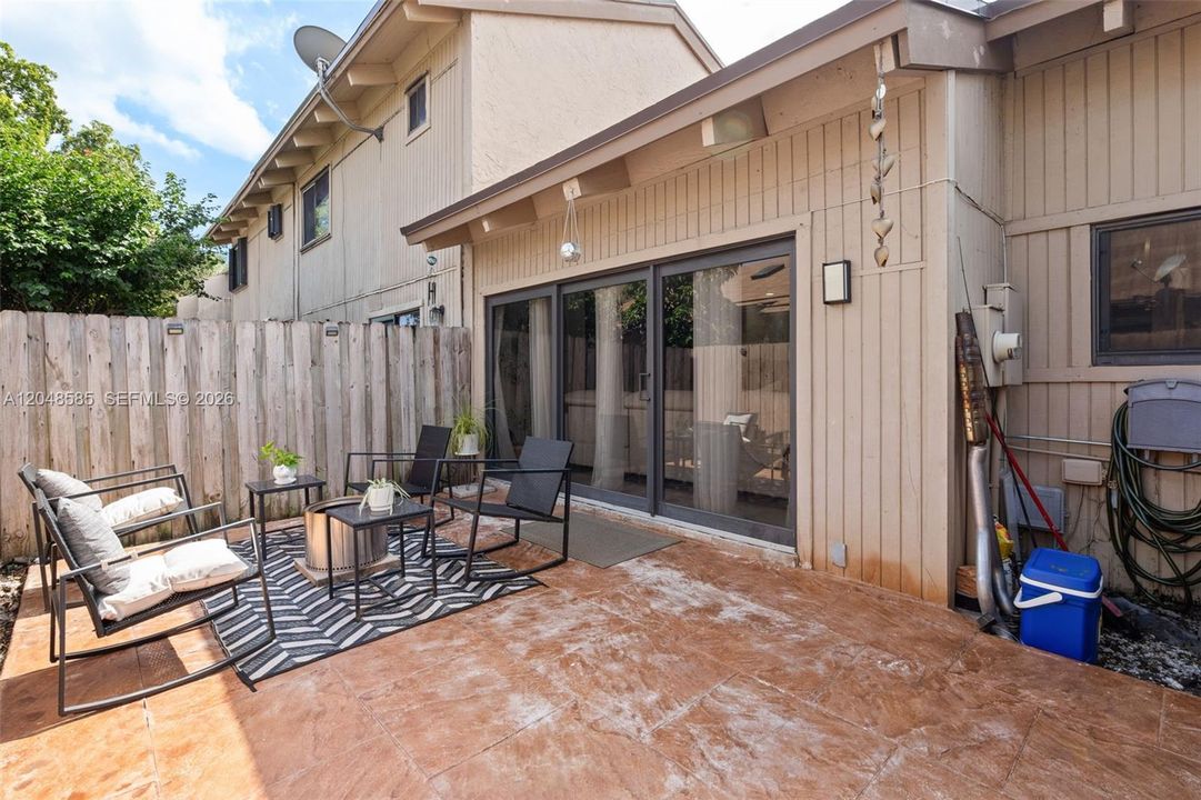 For Sale: $450,000 (3 beds, 2 baths, 1276 Square Feet)