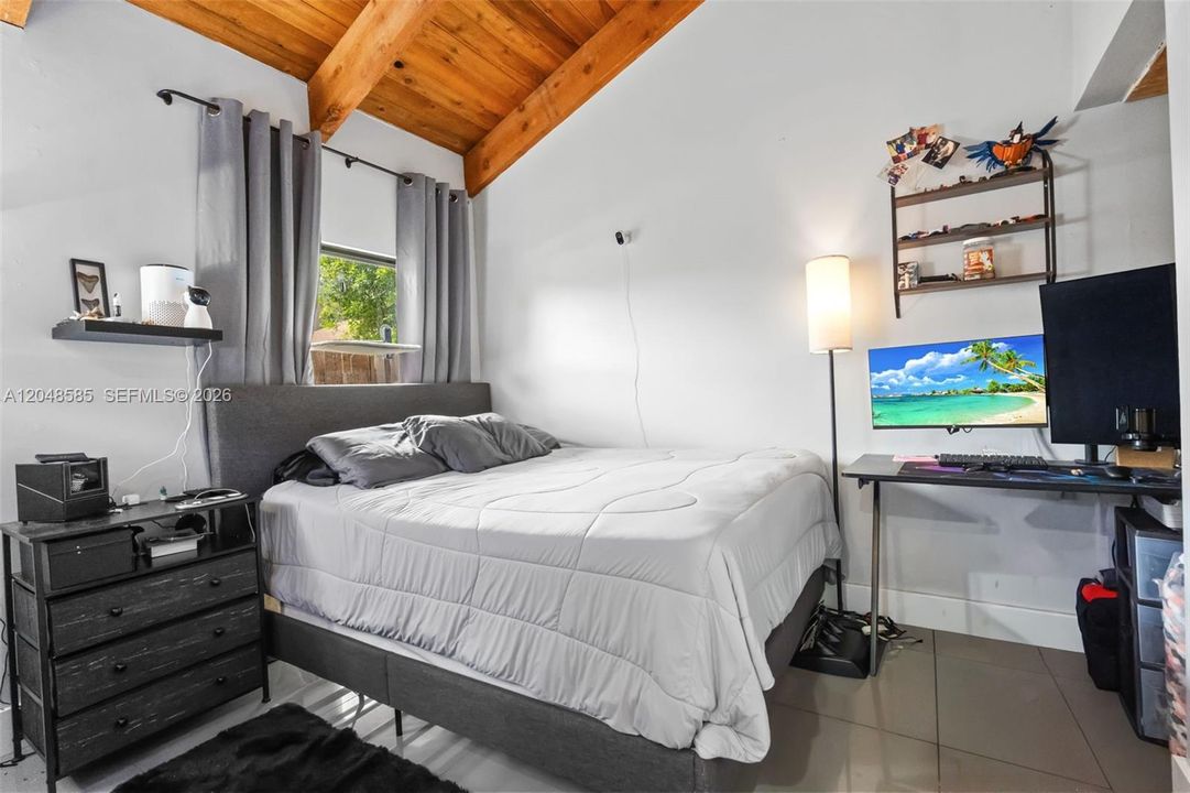 For Sale: $450,000 (3 beds, 2 baths, 1276 Square Feet)