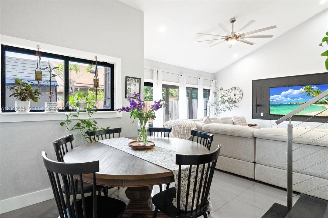 For Sale: $450,000 (3 beds, 2 baths, 1276 Square Feet)