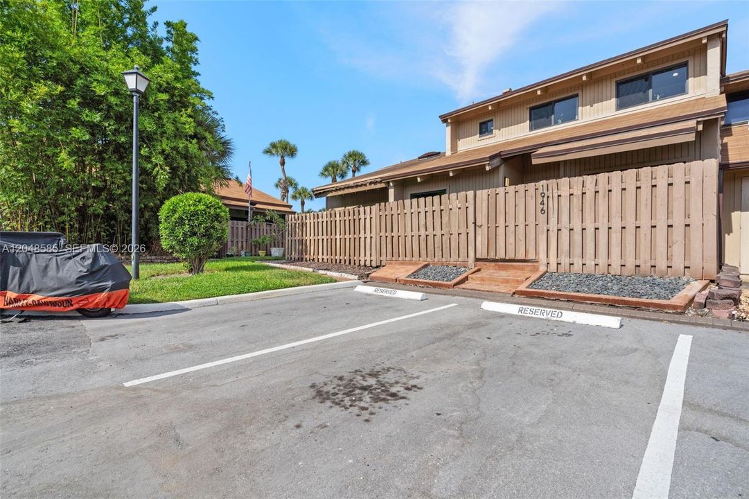 For Sale: $450,000 (3 beds, 2 baths, 1276 Square Feet)