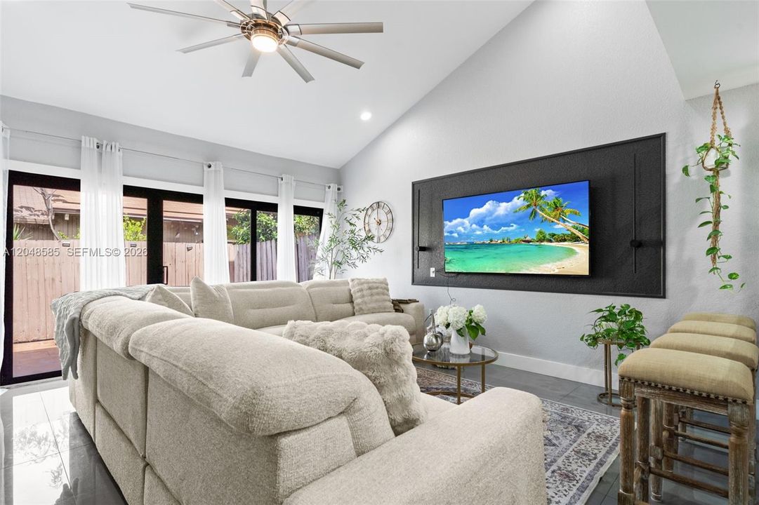 For Sale: $450,000 (3 beds, 2 baths, 1276 Square Feet)