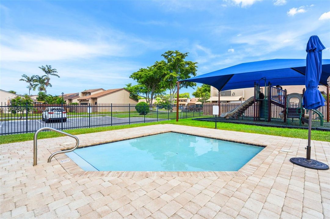 For Sale: $450,000 (3 beds, 2 baths, 1276 Square Feet)