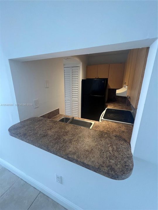 For Rent: $2,200 (2 beds, 2 baths, 870 Square Feet)
