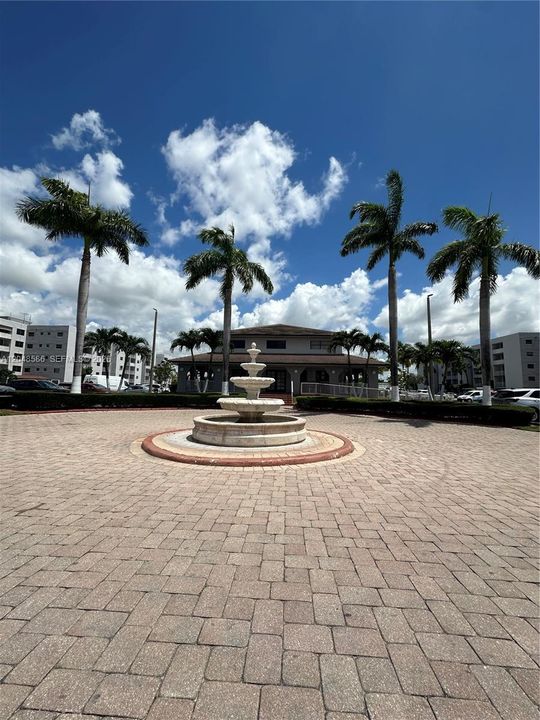 For Rent: $2,200 (2 beds, 2 baths, 870 Square Feet)