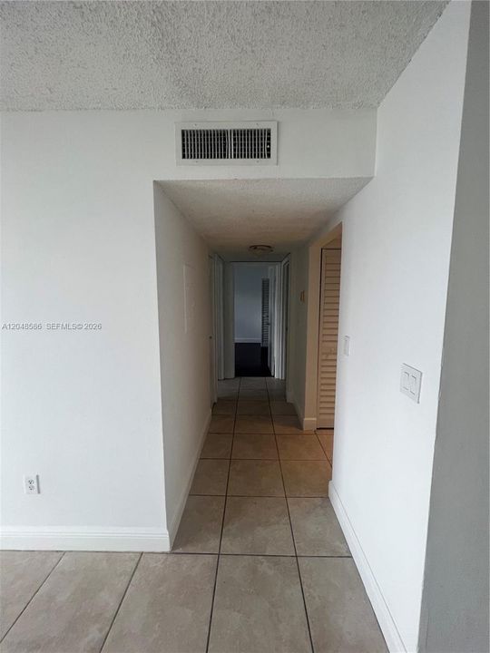 For Rent: $2,200 (2 beds, 2 baths, 870 Square Feet)