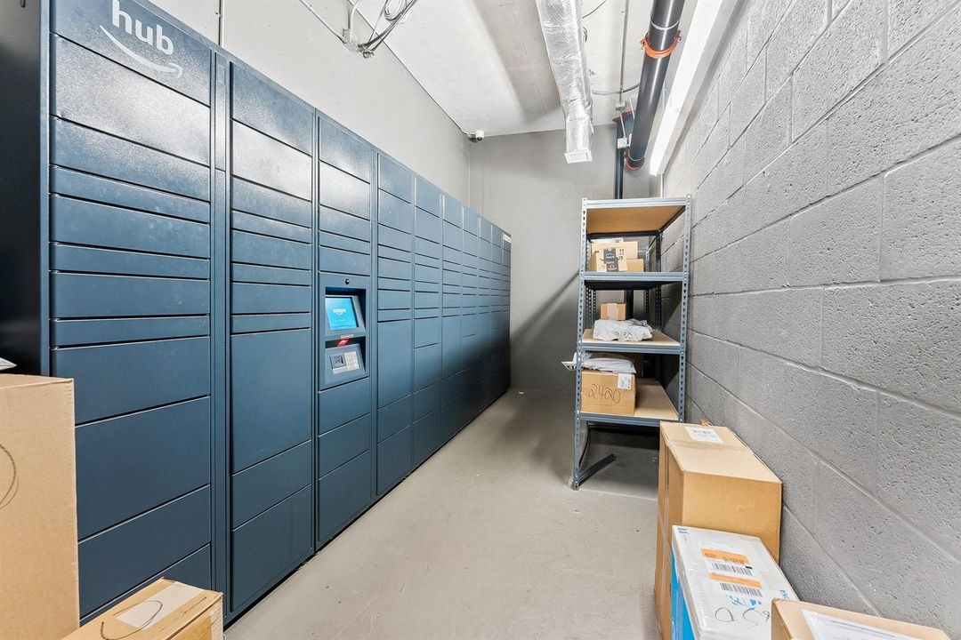 Amazon Hub