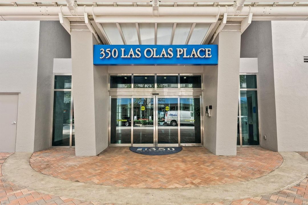 Entrance to 350 Las Olas Place