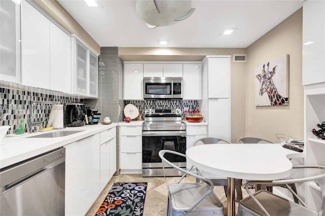 For Rent: $6,000 (2 beds, 2 baths, 1285 Square Feet)