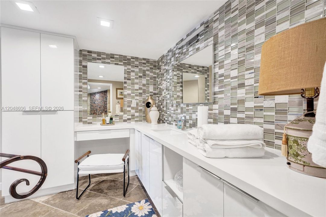 For Rent: $6,000 (2 beds, 2 baths, 1285 Square Feet)