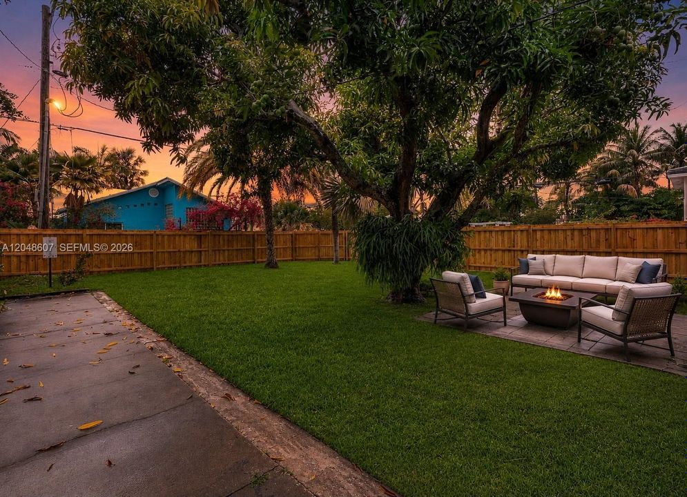 For Sale: $795,900 (3 beds, 3 baths, 1569 Square Feet)