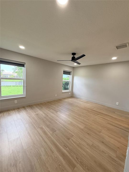 For Sale: $599,900 (2 beds, 2 baths, 1256 Square Feet)