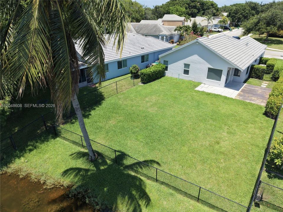 For Sale: $599,900 (2 beds, 2 baths, 1256 Square Feet)