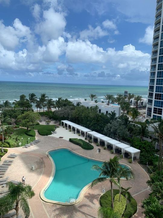 For Sale: $649,000 (1 beds, 2 baths, 1113 Square Feet)