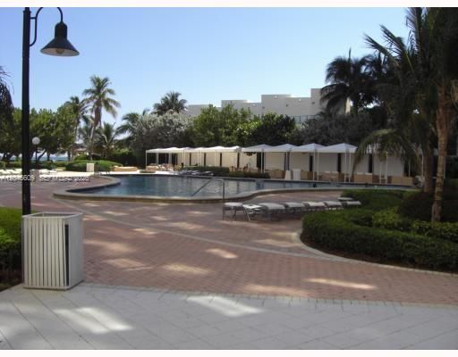 For Sale: $649,000 (1 beds, 2 baths, 1113 Square Feet)