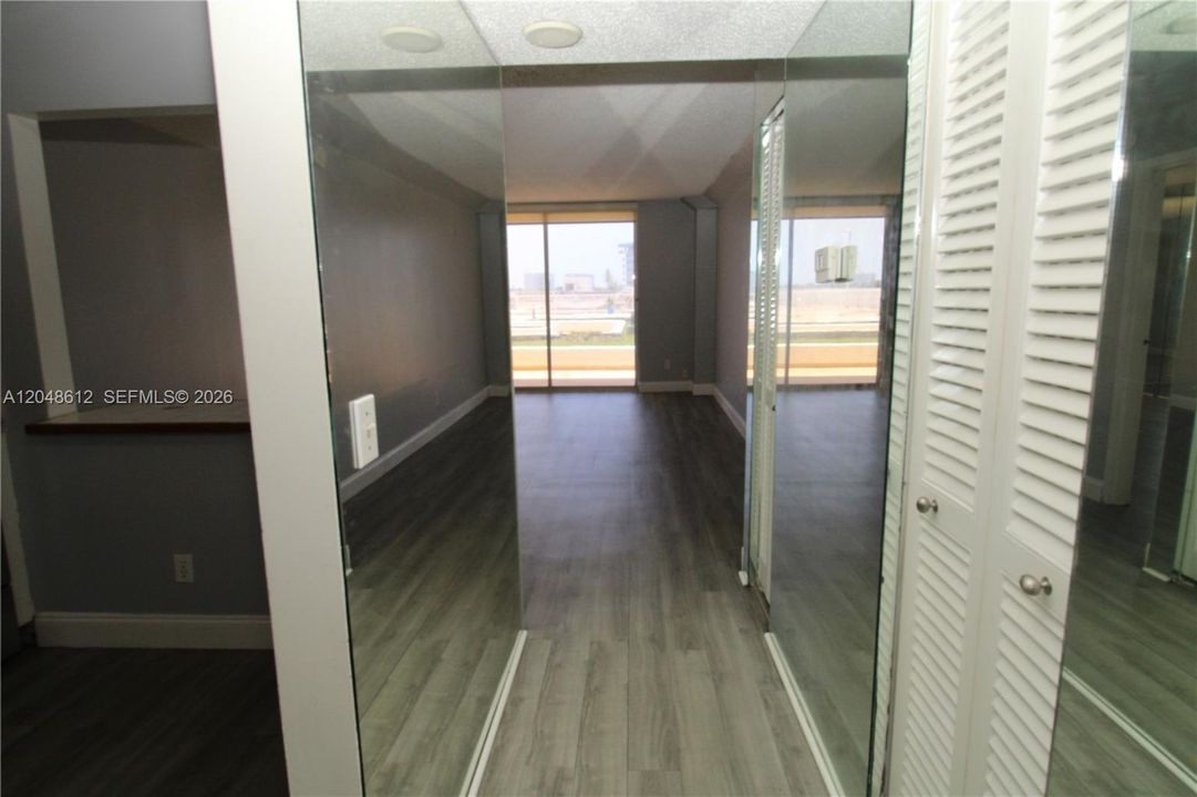 For Rent: $1,700 (1 beds, 1 baths, 740 Square Feet)
