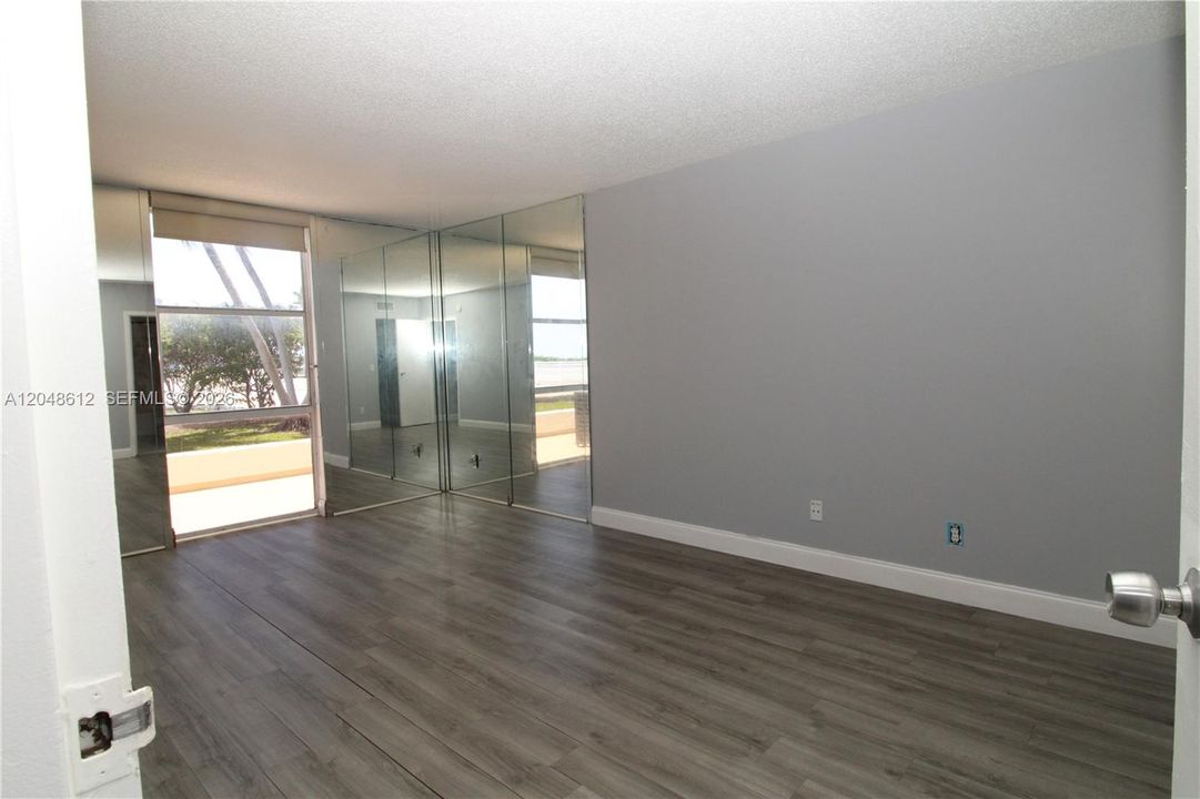 For Rent: $1,700 (1 beds, 1 baths, 740 Square Feet)