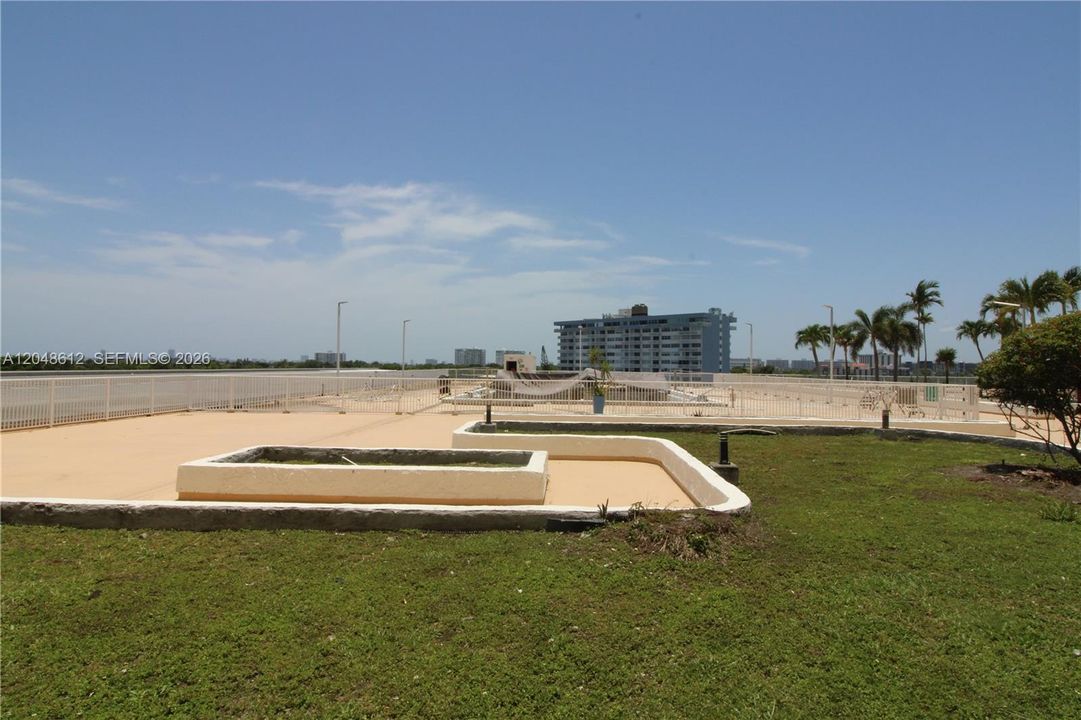 For Rent: $1,700 (1 beds, 1 baths, 740 Square Feet)
