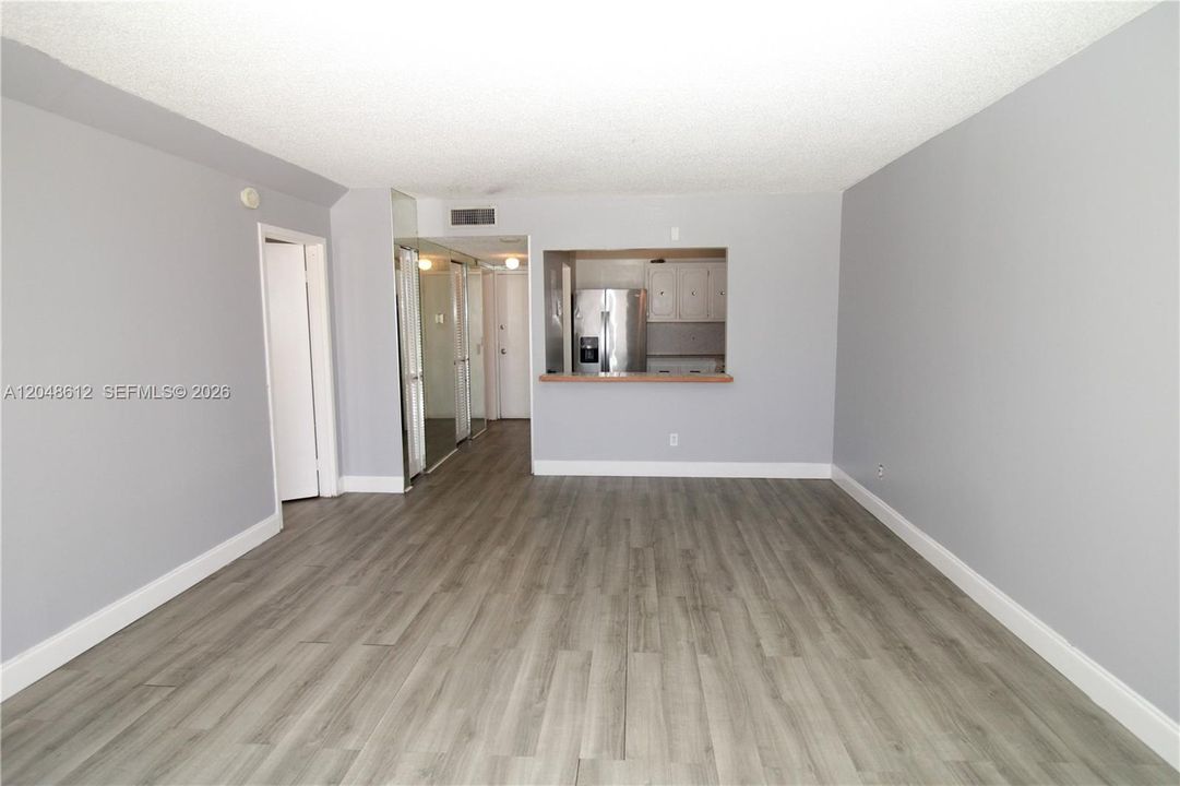 For Rent: $1,700 (1 beds, 1 baths, 740 Square Feet)
