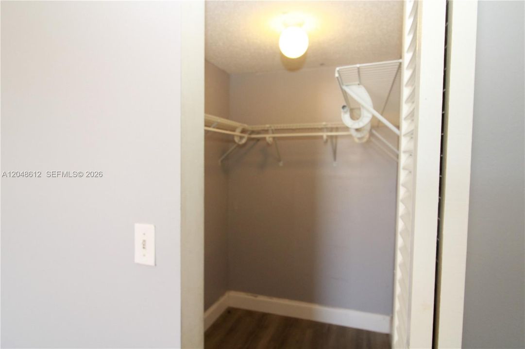 For Rent: $1,700 (1 beds, 1 baths, 740 Square Feet)
