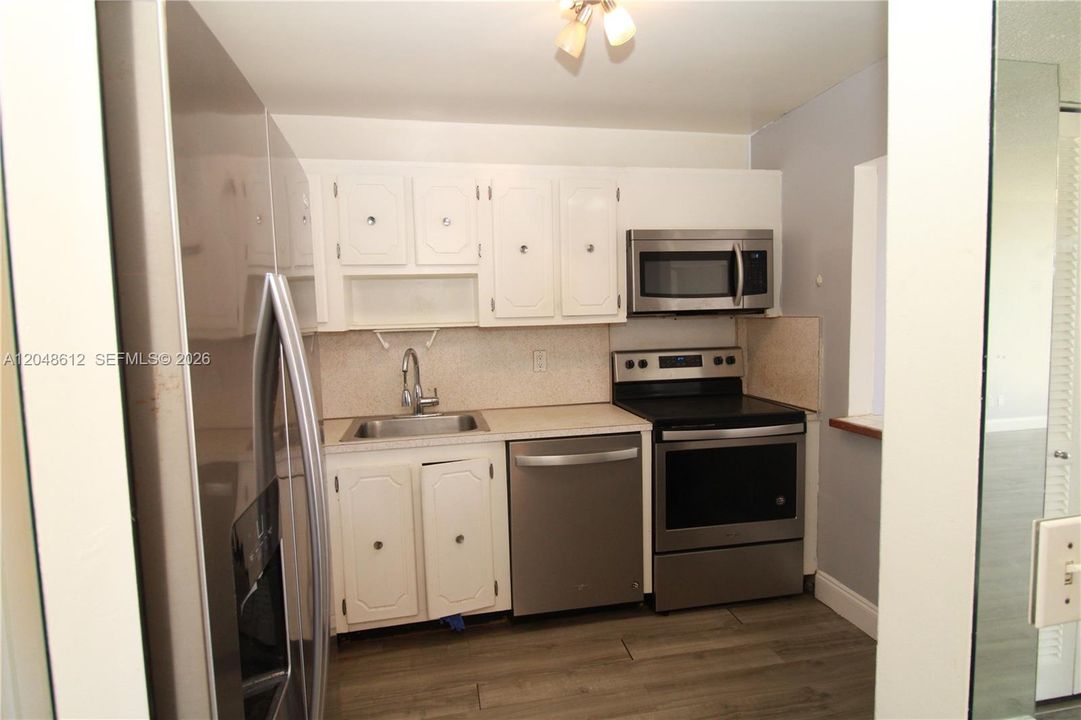 For Rent: $1,700 (1 beds, 1 baths, 740 Square Feet)