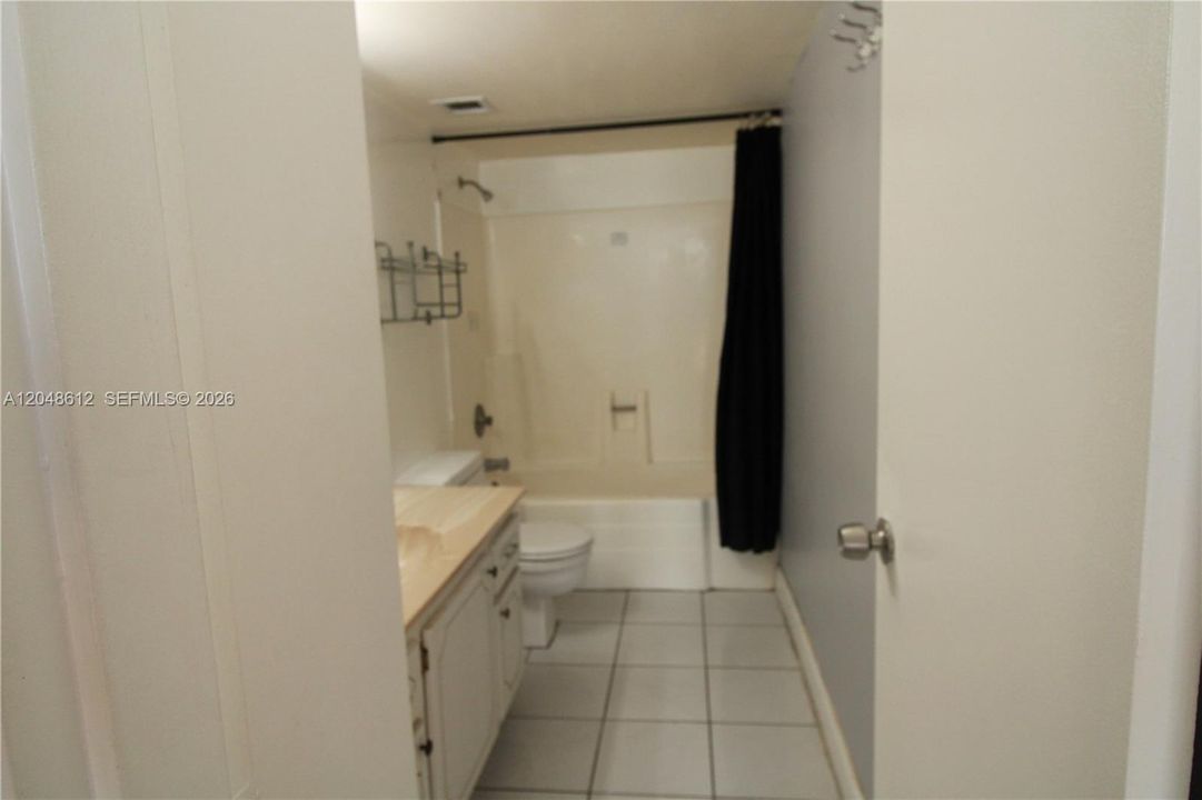 For Rent: $1,700 (1 beds, 1 baths, 740 Square Feet)