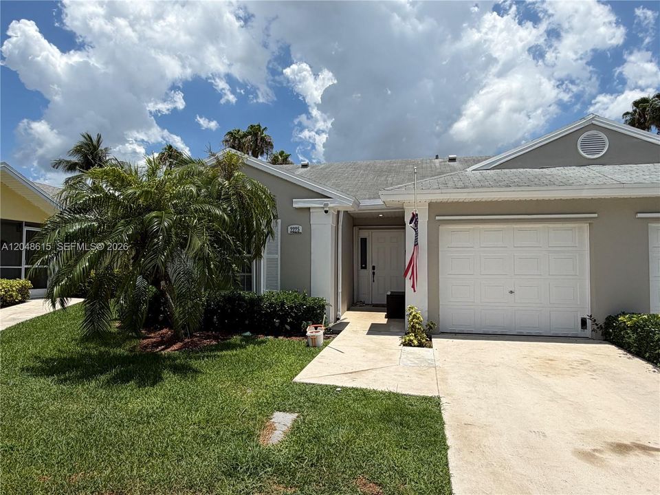 For Sale: $349,500 (2 beds, 2 baths, 1171 Square Feet)