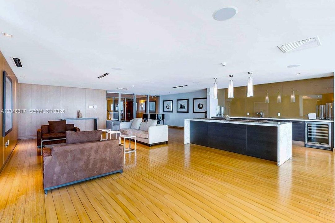 Active With Contract: $6,100 (3 beds, 3 baths, 1450 Square Feet)