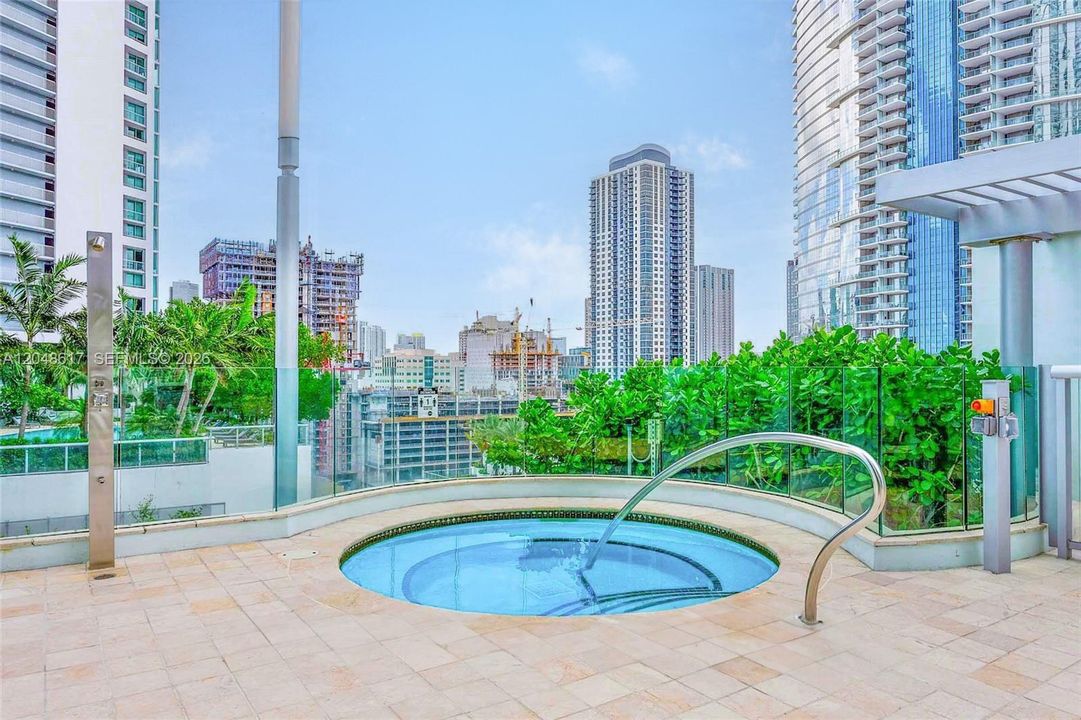 Active With Contract: $6,100 (3 beds, 3 baths, 1450 Square Feet)