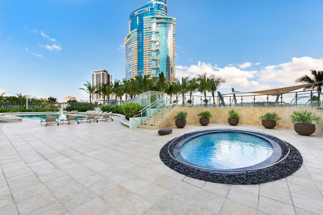 Active With Contract: $6,100 (3 beds, 3 baths, 1450 Square Feet)