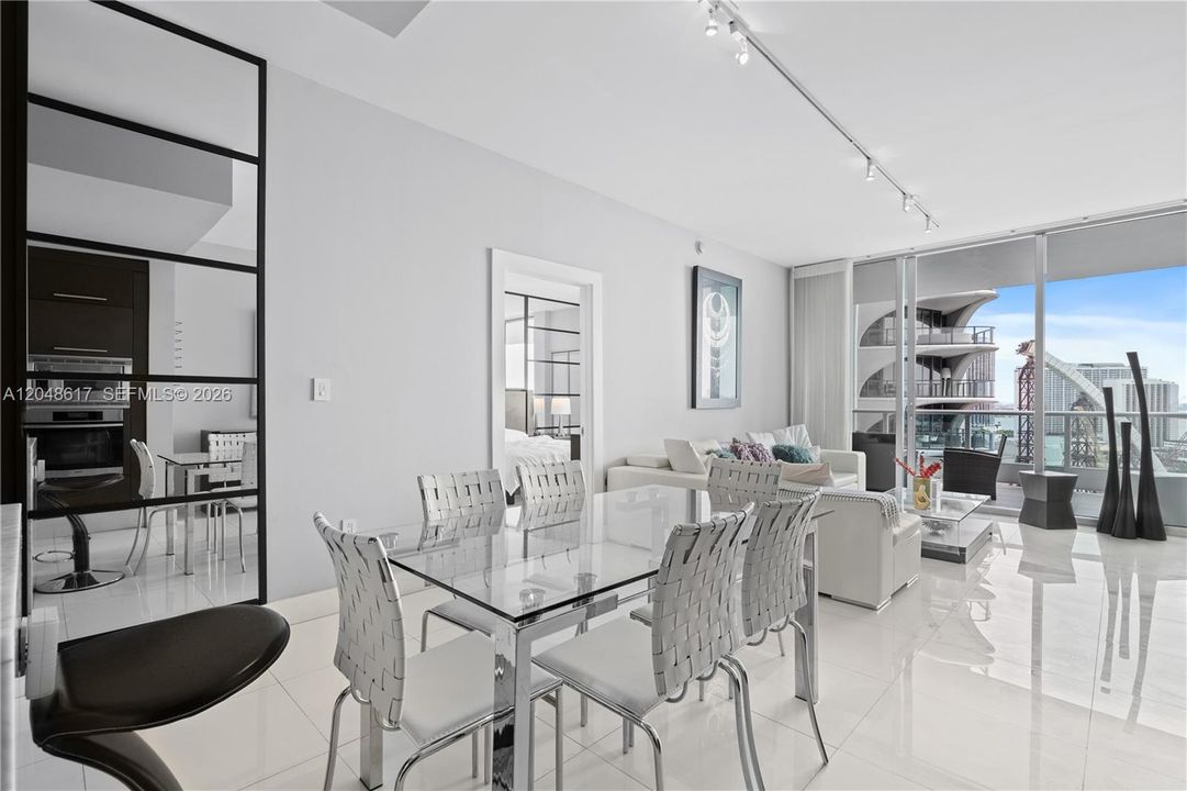 Active With Contract: $6,100 (3 beds, 3 baths, 1450 Square Feet)