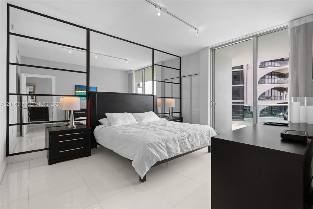 Active With Contract: $6,100 (3 beds, 3 baths, 1450 Square Feet)