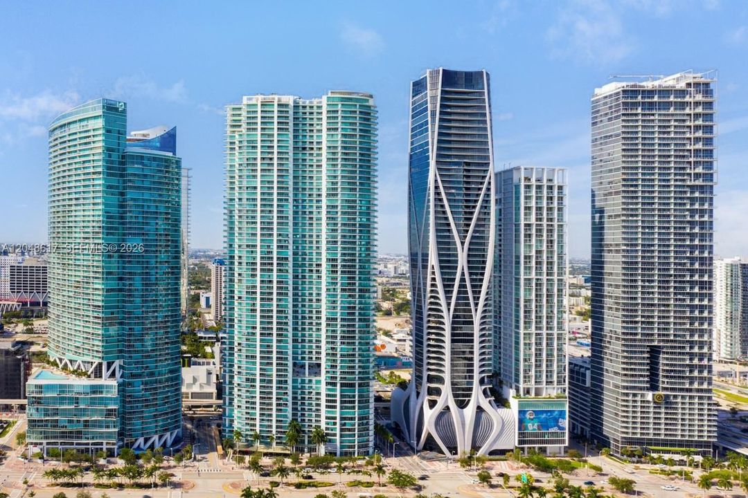 Active With Contract: $6,100 (3 beds, 3 baths, 1450 Square Feet)
