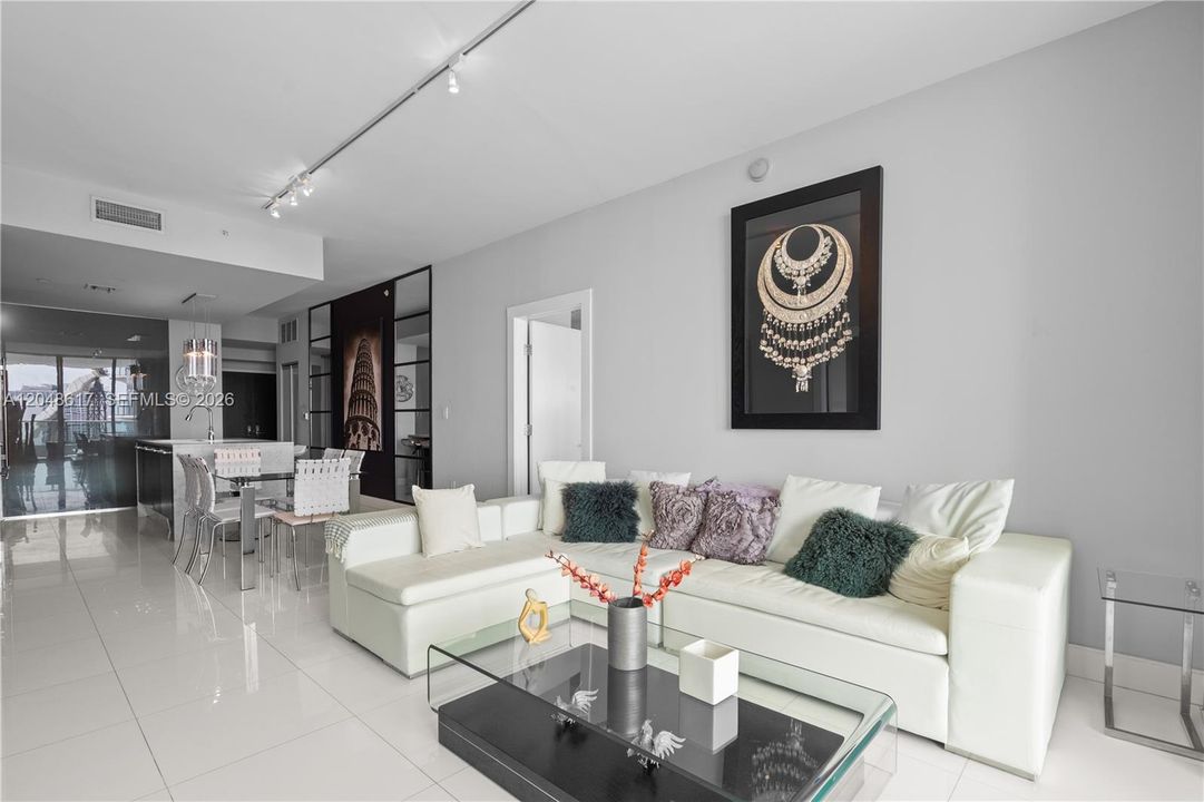 Active With Contract: $6,100 (3 beds, 3 baths, 1450 Square Feet)