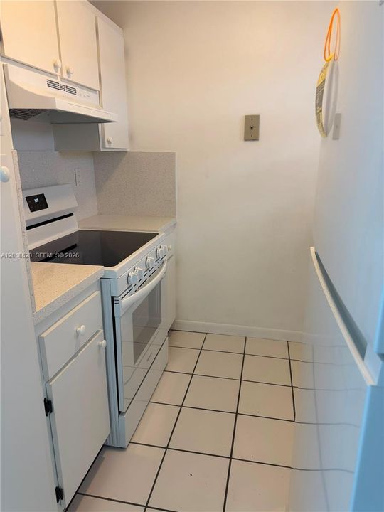 For Sale: $250,000 (2 beds, 1 baths, 714 Square Feet)