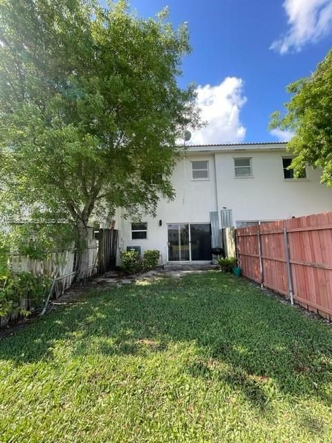 For Rent: $1,900 (2 beds, 2 baths, 1166 Square Feet)