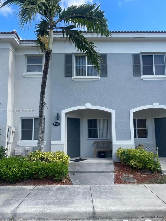 For Rent: $1,900 (2 beds, 2 baths, 1166 Square Feet)