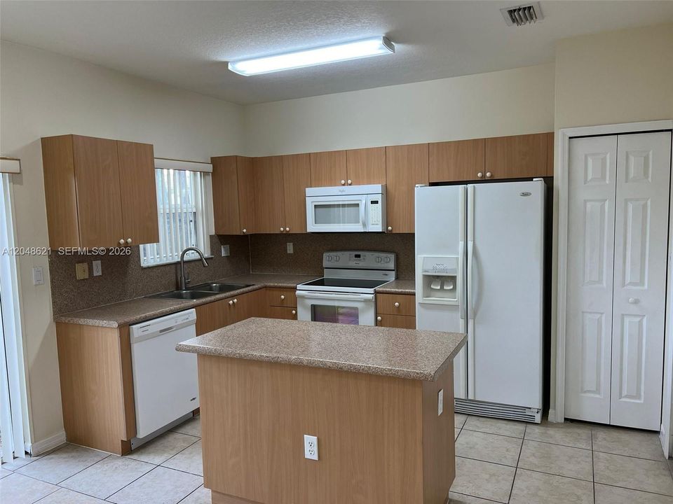 For Rent: $1,900 (2 beds, 2 baths, 1166 Square Feet)