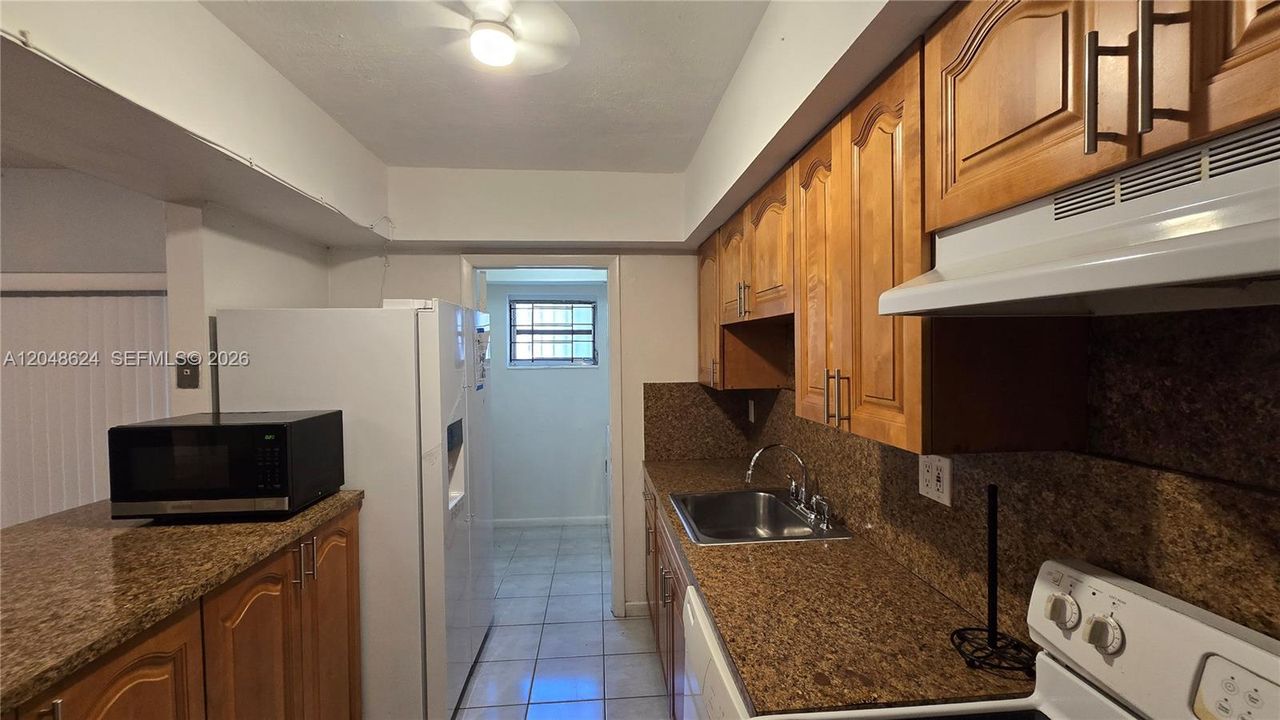 For Rent: $2,100 (2 beds, 1 baths, 1067 Square Feet)