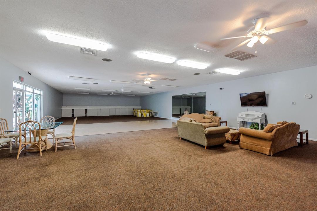 896 N Federal Hwy-27